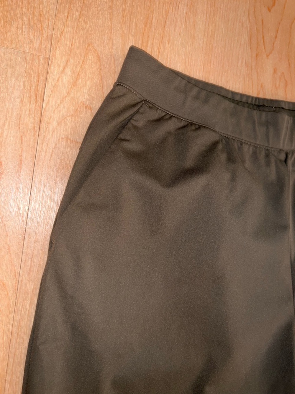 Uniqlo High-Rise Elastic Waist Shorts in Olive